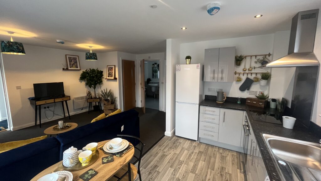 Front room and kitchen (2)